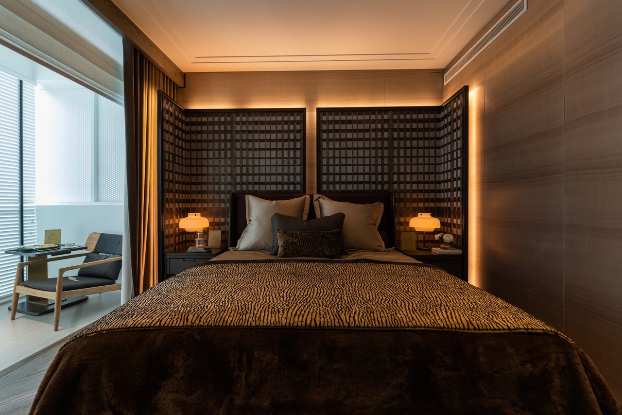 Show suite master bedroom
